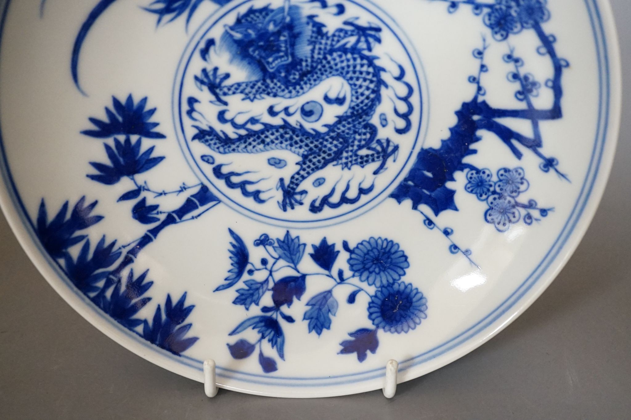 A Chinese blue and white saucer dish, 17cm